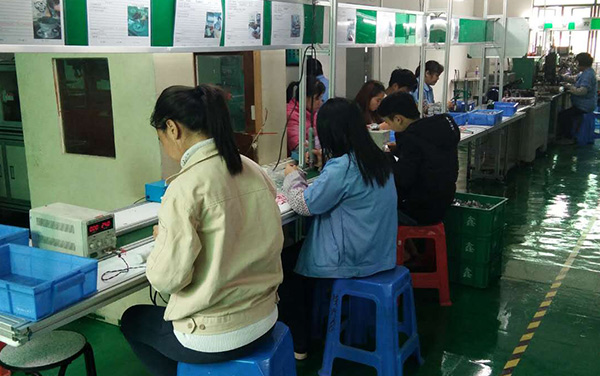 公司内景，独立生产流水线